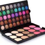 Descubre el increíble maquillaje de ojos multicolor y luce una mirada espectacular.