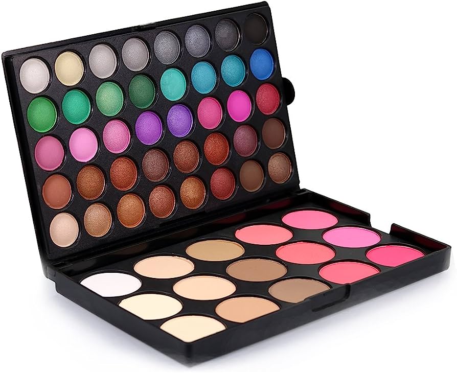 Descubre el increíble maquillaje de ojos multicolor y luce una mirada espectacular.
