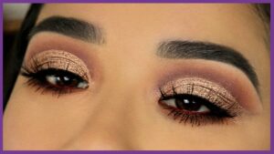Descubre los secretos del maquillaje de ojos para tus XV años