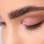 Descubre los secretos del maquillaje de ojos rosa y café para resaltar tu mirada.