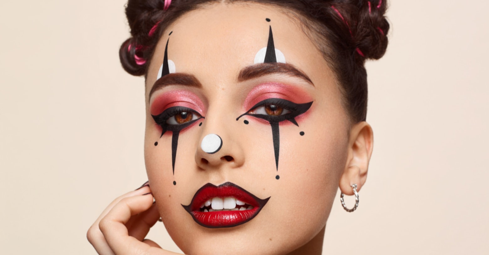 Consigue un maquillaje de payaso bonito para mujer y luce increíble
