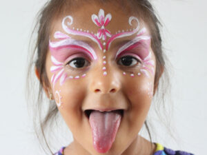 Descubre el mejor maquillaje para jugar y divertirte como una princesa