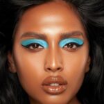 Descubre el maquillaje de tendencia azul y luce impresionante