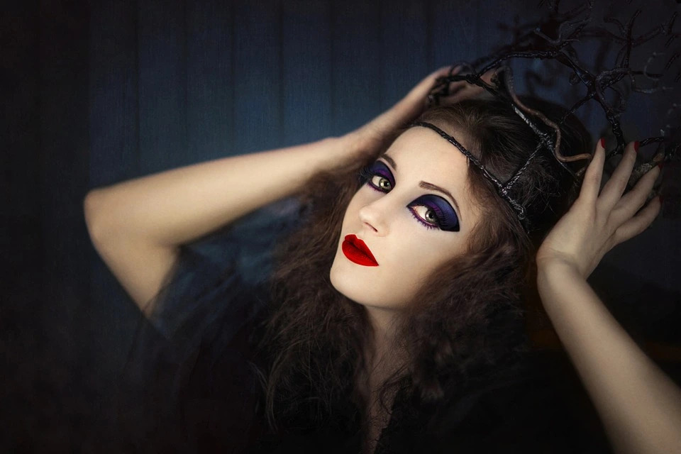 Transforma a tu niña en una auténtica vampira con nuestro maquillaje especializado