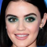 Descubre los secretos del maquillaje editorial y crea looks únicos y deslumbrantes. Aprende técnicas de profesionales y destaca en el mundo de la moda y la fotografía. Haz clic aquí para convertirte en experto en maquillaje editorial.