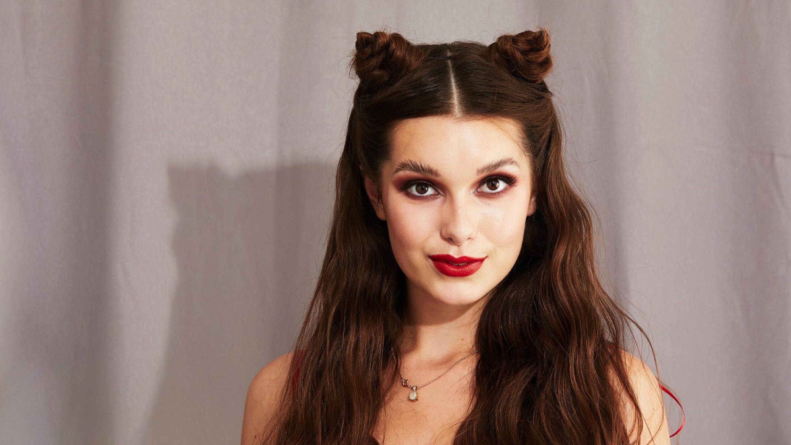 Descubre el maquillaje perfecto para ser una diabla seductora.
