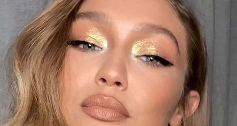 Descubre el fascinante maquillaje artístico dorado y deslumbra con tu estilo único y radiante. Perfecto para quienes buscan destacar su Belleza con un toque de elegancia y brillo. ¡Entra y brilla con el maquillaje dorado!