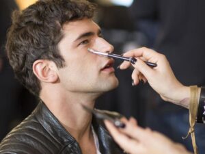 Descubre el fascinante maquillaje egipcio para hombres y resalta tu Belleza.