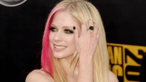Descubre el maquillaje emo: expresión auténtica y estilo único.