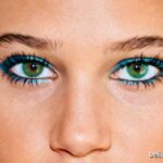 Descubre los secretos del maquillaje de ojos en color azul: resalta tu mirada y deslumbra con estilo.