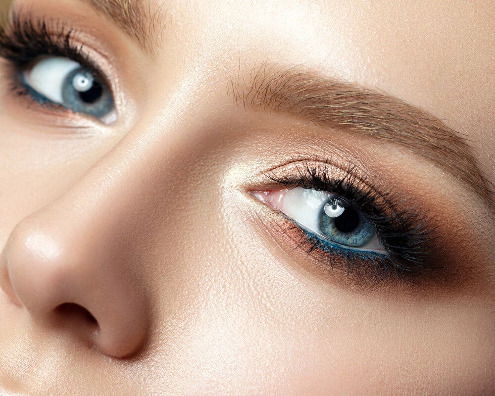 ¡Destaca tu mirada con maquillaje de lagrimal azul! Aprende a resaltar tus ojos y sorprende a todos. ¡Descubre cómo lograrlo aquí!