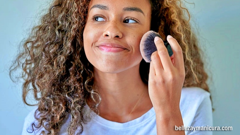 Elimina fácilmente el maquillaje de tu ropa con estos consejos útiles