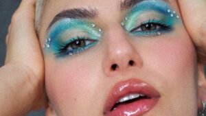 Descubre el maquillaje de moda en 2006: tendencias y consejos.