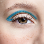 Descubre el encanto del maquillaje en azul cielo – Looks frescos y radiantes para resaltar tu Belleza