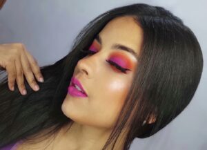 Descubre los mejores tonos de maquillaje para resaltar tu vestido rosa fucsia