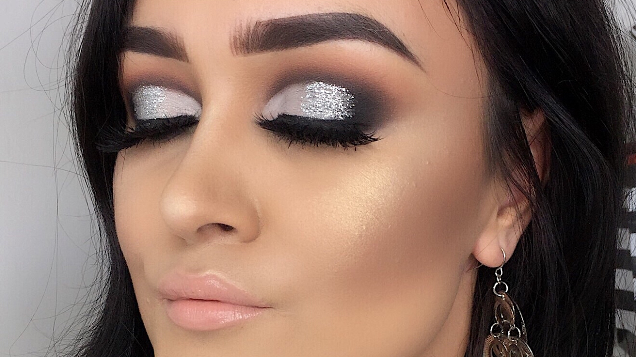 Maquillaje de novia en plata: Resalta tu Belleza con elegancia.