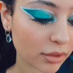 Descubre el encanto del maquillaje aesthetic azul – Resalta tu Belleza con estilo – Entra ahora y sorpréndete.