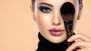 Descubre los esenciales de maquillaje estético y realza tu Belleza