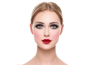 Descubre el encanto del maquillaje años 20 al estilo Charleston y deslumbra con un look vintage y elegante.