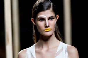 Descubre el arte del maquillaje facial: técnicas y tendencias