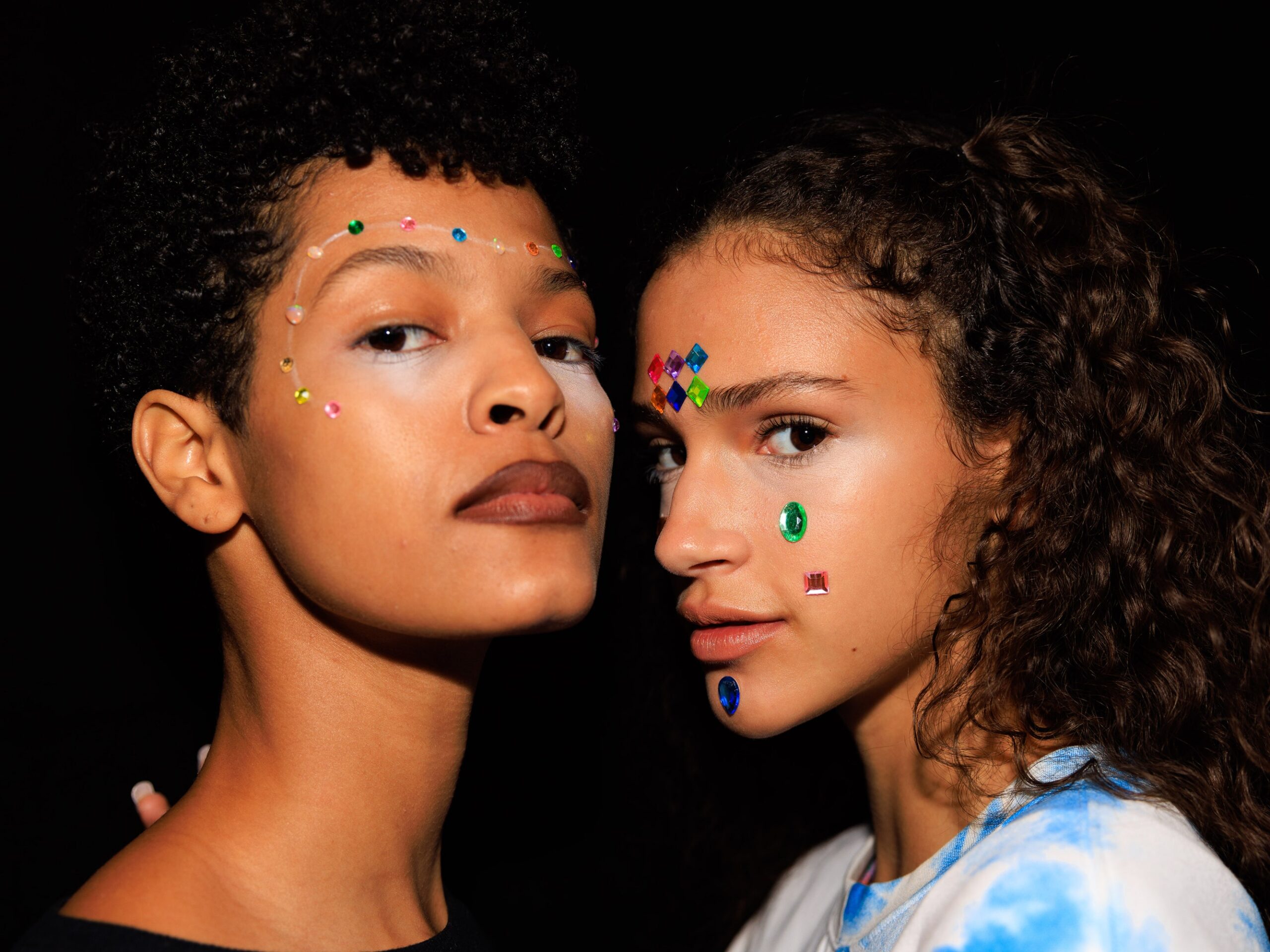 Logra un look festivalero fácil con nuestro maquillaje sencillo.
