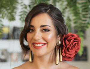 Descubre los secretos del maquillaje flamenca y luce radiante en cada feria.