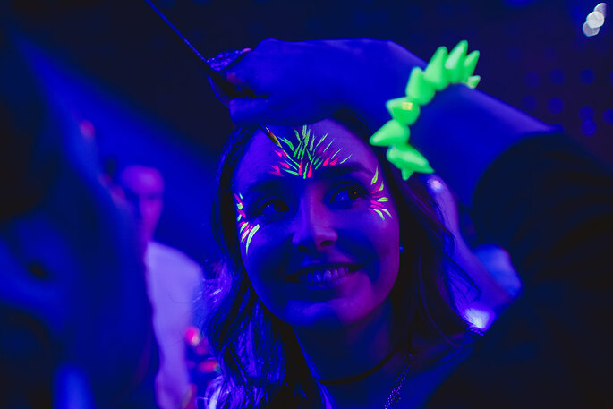 Consigue un look vibrante y atractivo con maquillaje fluor cara
