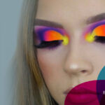 Descubre el maquillaje fluorescente perfecto para tus fiestas. Potencia tu estilo y brilla en la oscuridad. ¡Entra aquí y sorpréndete con los mejores productos!