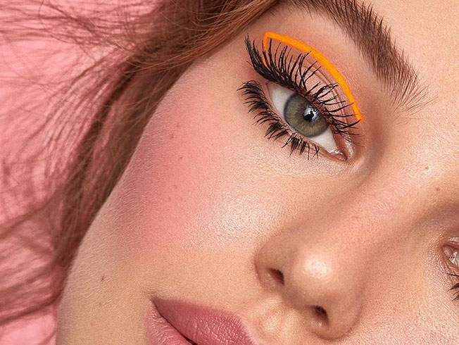Descubre el maquillaje fluorescente en Pinterest y luce un look único y vibrante.