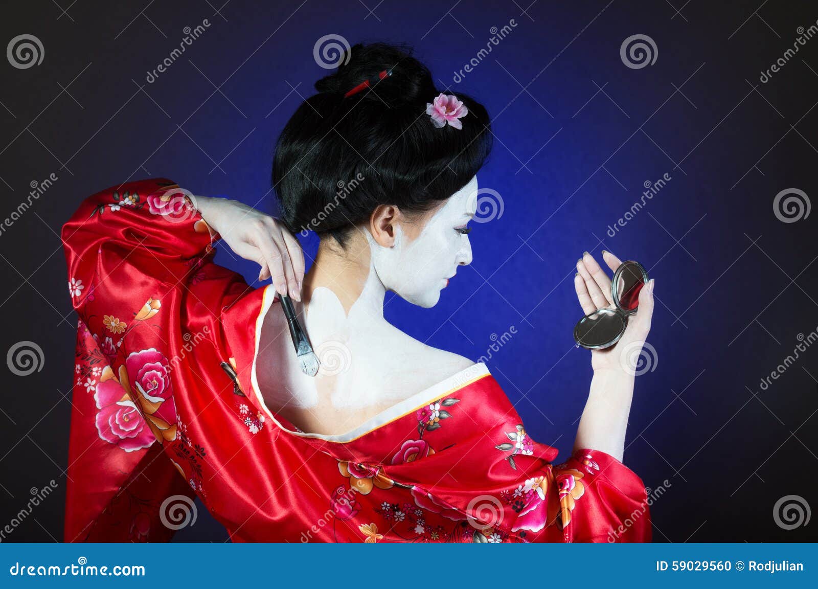 Descubre el encanto del maquillaje geisha: técnicas y estilos impresionantes