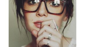 Luce un estilo hipster con nuestro maquillaje de ojos: descubre cómo.