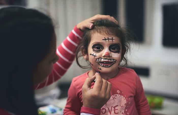 Descubre el maquillaje infantil perfecto para Halloween y diviértete en grande con tus hijos