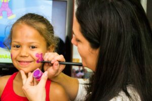 Descubre el arte del maquillaje infantil: colores, diversión y creatividad para tus hijos