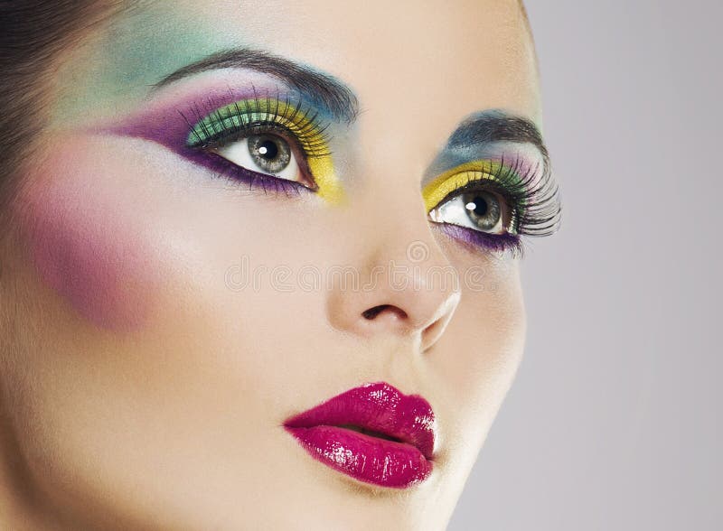 Descubre el encanto del maquillaje de Roma: resalta tu Belleza con estilo italiano.