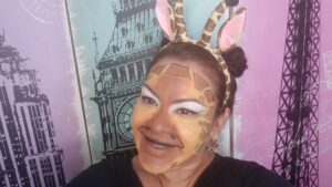 Encuentra el mejor maquillaje jirafa para niñas y diviértete pintando.