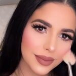 Descubre el maquillaje azul juvenil: tendencia y frescura