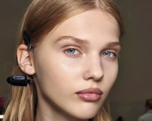 Descubre los mejores consejos de maquillaje juvenil para lucir radiante y fresca.