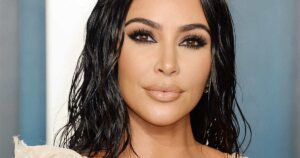 Descubre los secretos del maquillaje Kardashian y luce como una estrella.