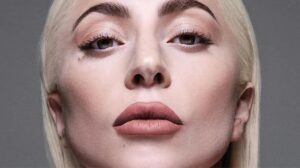 Descubre el impactante maquillaje de Lady Gaga y deslumbra en cualquier ocasión.