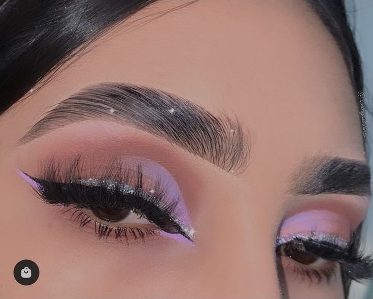 Descubre el encanto del maquillaje lila para lucir radiante.