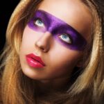Descubre el impacto del maquillaje artístico morado: inspiración y creatividad.