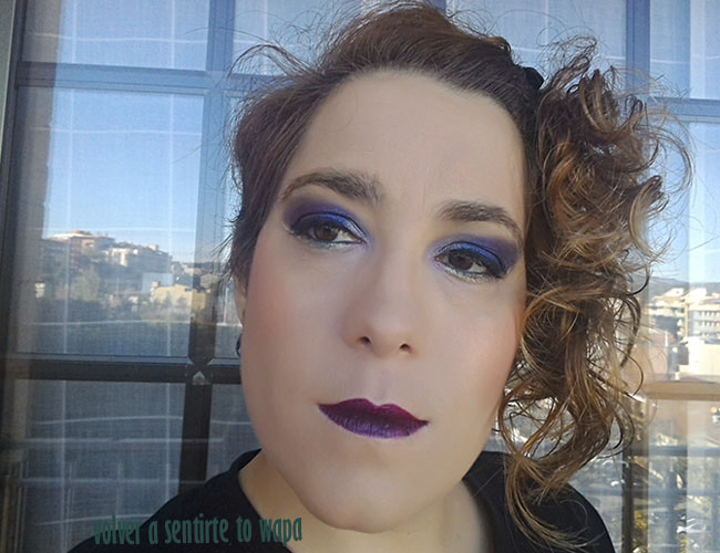 Descubre los secretos del maquillaje morado y luce radiante