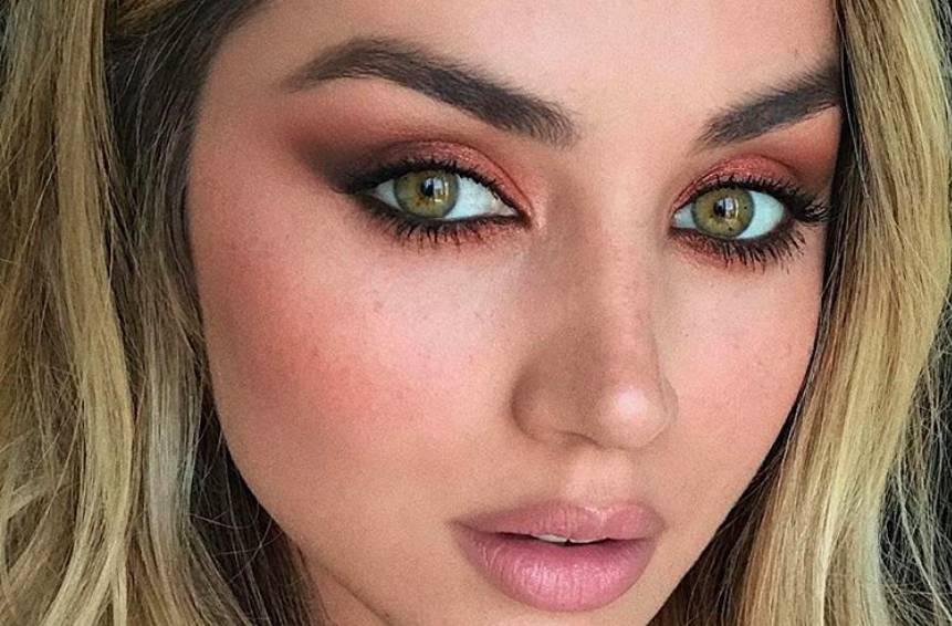 Descubre el encanto del maquillaje natural ahumado para realzar tu Belleza – ¡Haz clic aquí!