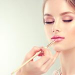 Descubre el encanto del maquillaje natural amarillo y destaca tu Belleza de forma sutil y elegante
