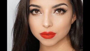 Descubre el encanto del maquillaje natural con labios rojos irresistibles