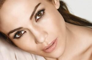 Descubre el secreto del maquillaje natural diario para lucir radiante y fresca todos los días.