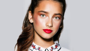 Descubre el maquillaje natural perfecto para adolescentes: resalta tu Belleza con productos suaves y de calidad.