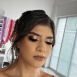 Descubre cómo lucir radiante con maquillaje natural para tu graduación