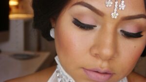 Descubre el maquillaje natural perfecto para novias: resplandece en tu gran día.