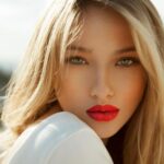 Descubre el secreto de un maquillaje natural para rubias